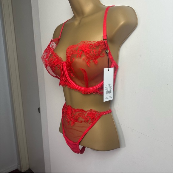 Blue Bella Marseille Embroidered Floral Bra &Thong Panies In Tomato Red NWT 40DD - Picture 7 of 16